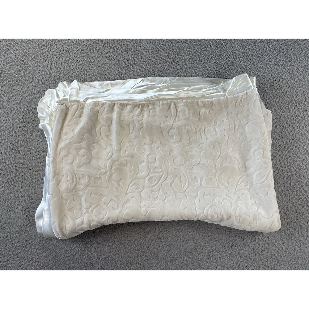 Giraffe At Home‎ Throw Blanket 41x55 Embossed Damask Silk Blend Satin Trim Cream